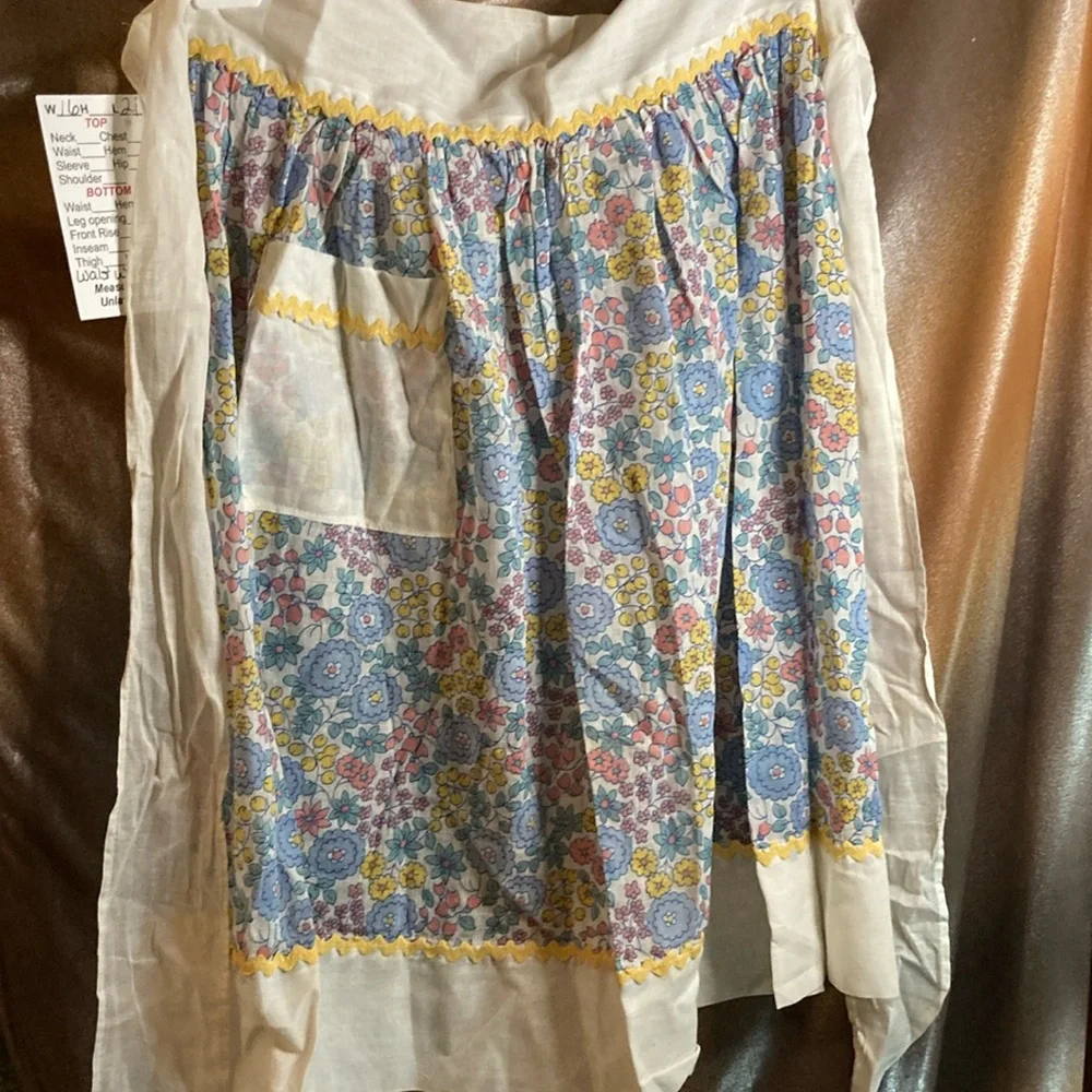 Vintage cream blue floral cotton apron with yellow rikrak pocket 410